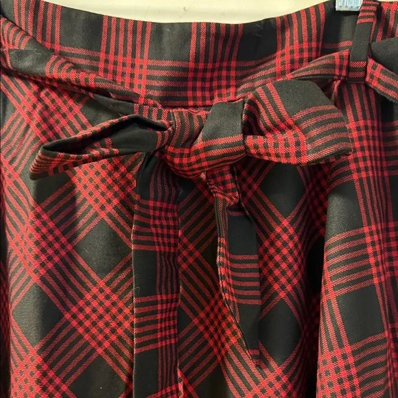 Talbots Plaid Red and Black Women's Skirt - Picture 2 of 6
